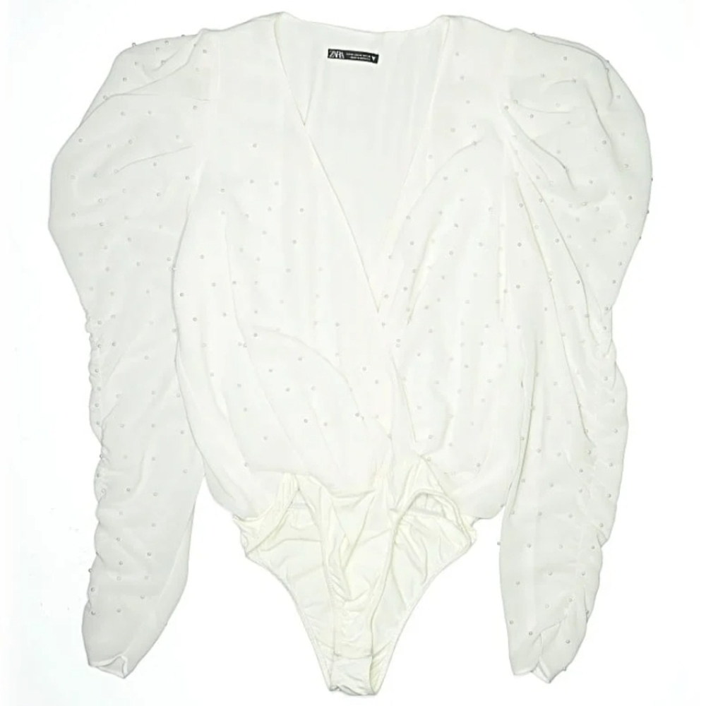 Zara NWOT White Puff Sleeve Faux Pearl Surplice Bodysuit Size Small